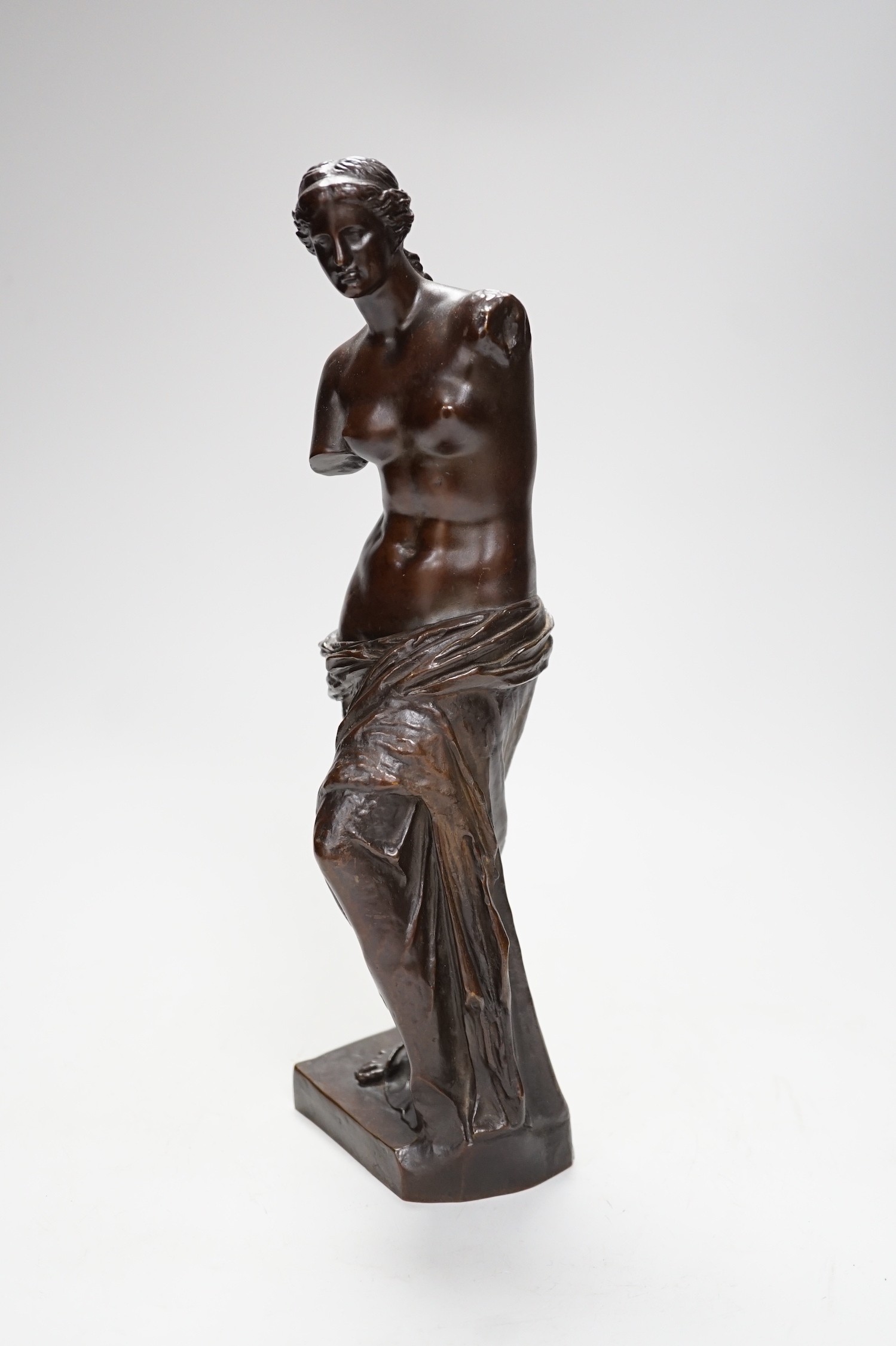 A French bronze model of the Venus de Milo, foundry mark to reverse. 30cm